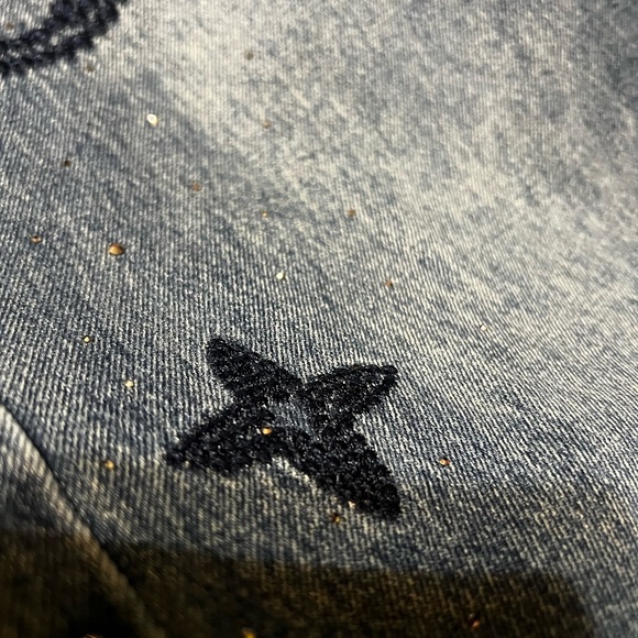 Beautiful baggy wide leg jeans. With sparkle beading and design is embroidered. - Picture 4 of 10